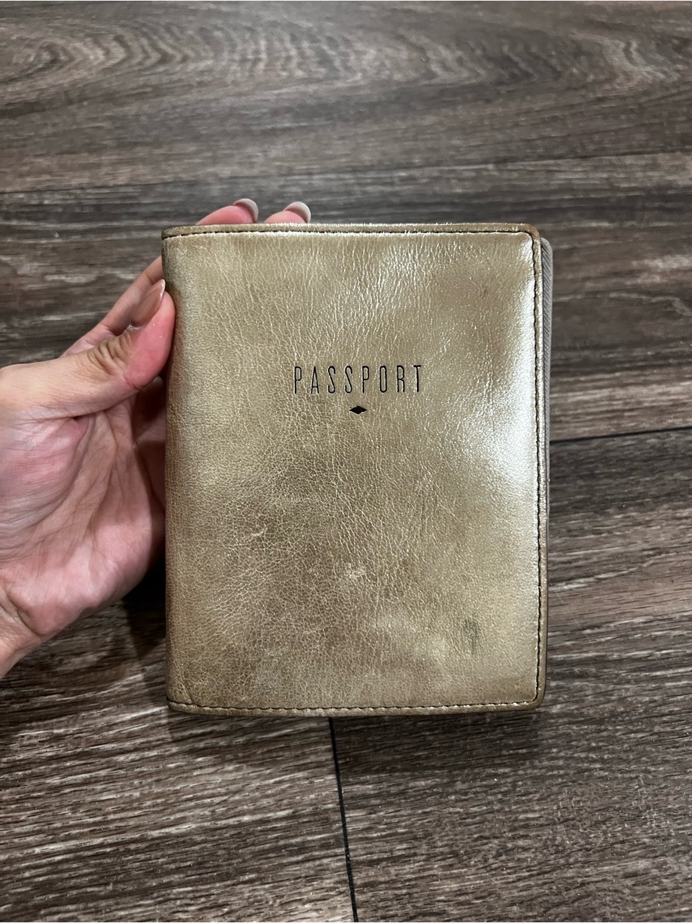 FOSSIL Passport Holder Goat-Hide Leather Travel Wallet - Metallic Gold